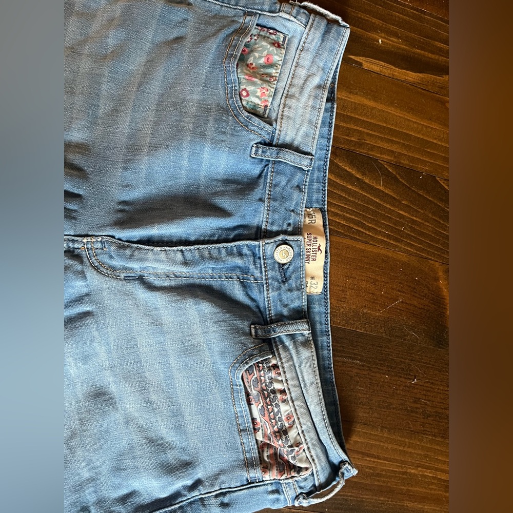 Hollister distressed super skinny - Picture 2 of 3